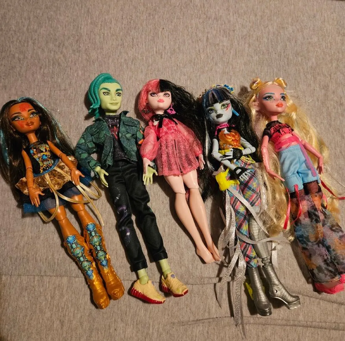 Monster High School and Dolls - Image 2