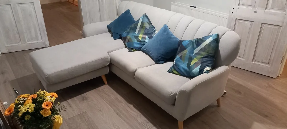 Grey couch - Image 1