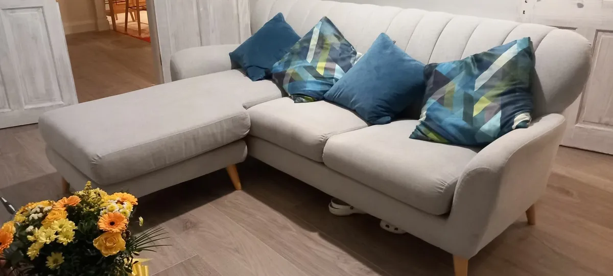 Grey couch - Image 2