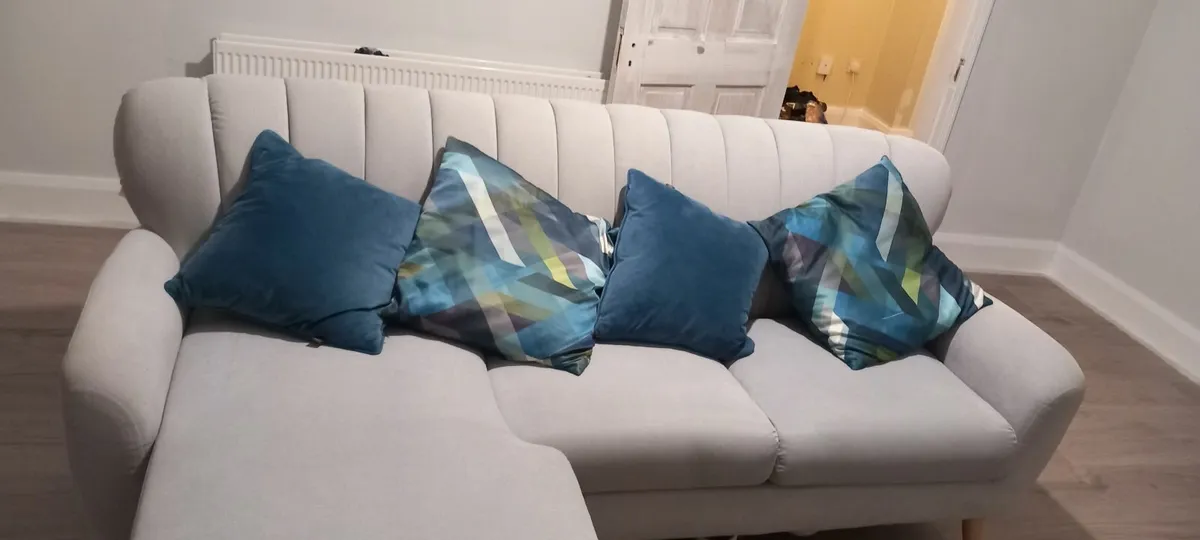 Grey couch - Image 4