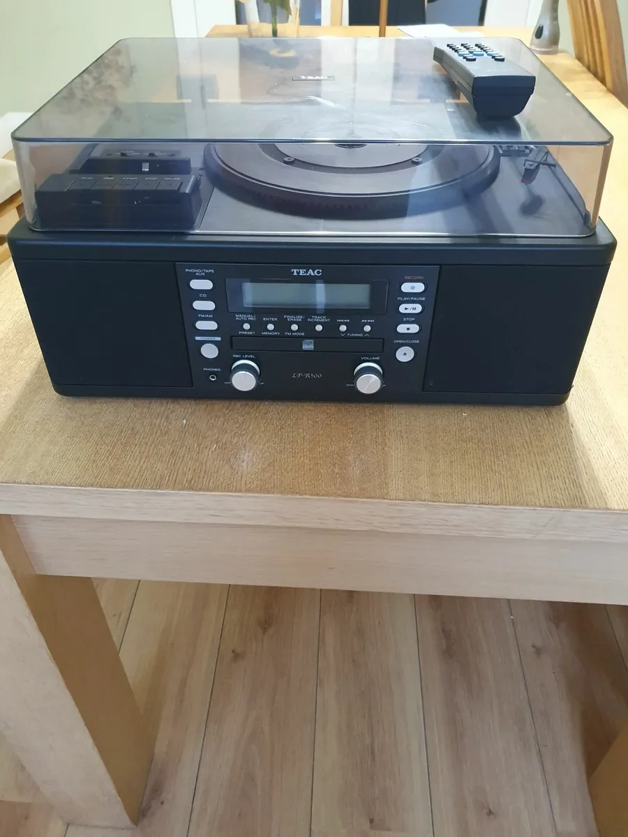 Turntable, 4 in 1, plus Philips Tv 40" - Image 1