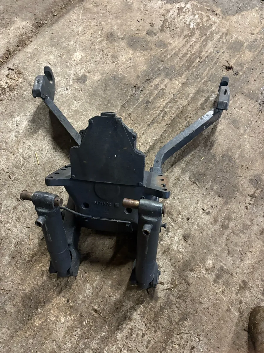 New Holland tm front linkage - Image 2