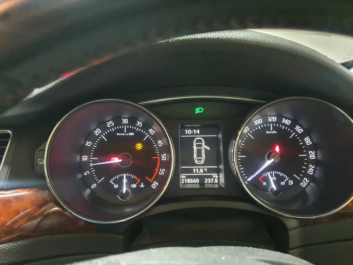 Skoda Superb 2012 - Image 4