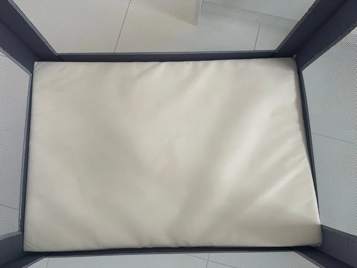 Cuggl Travel Cot - Image 3