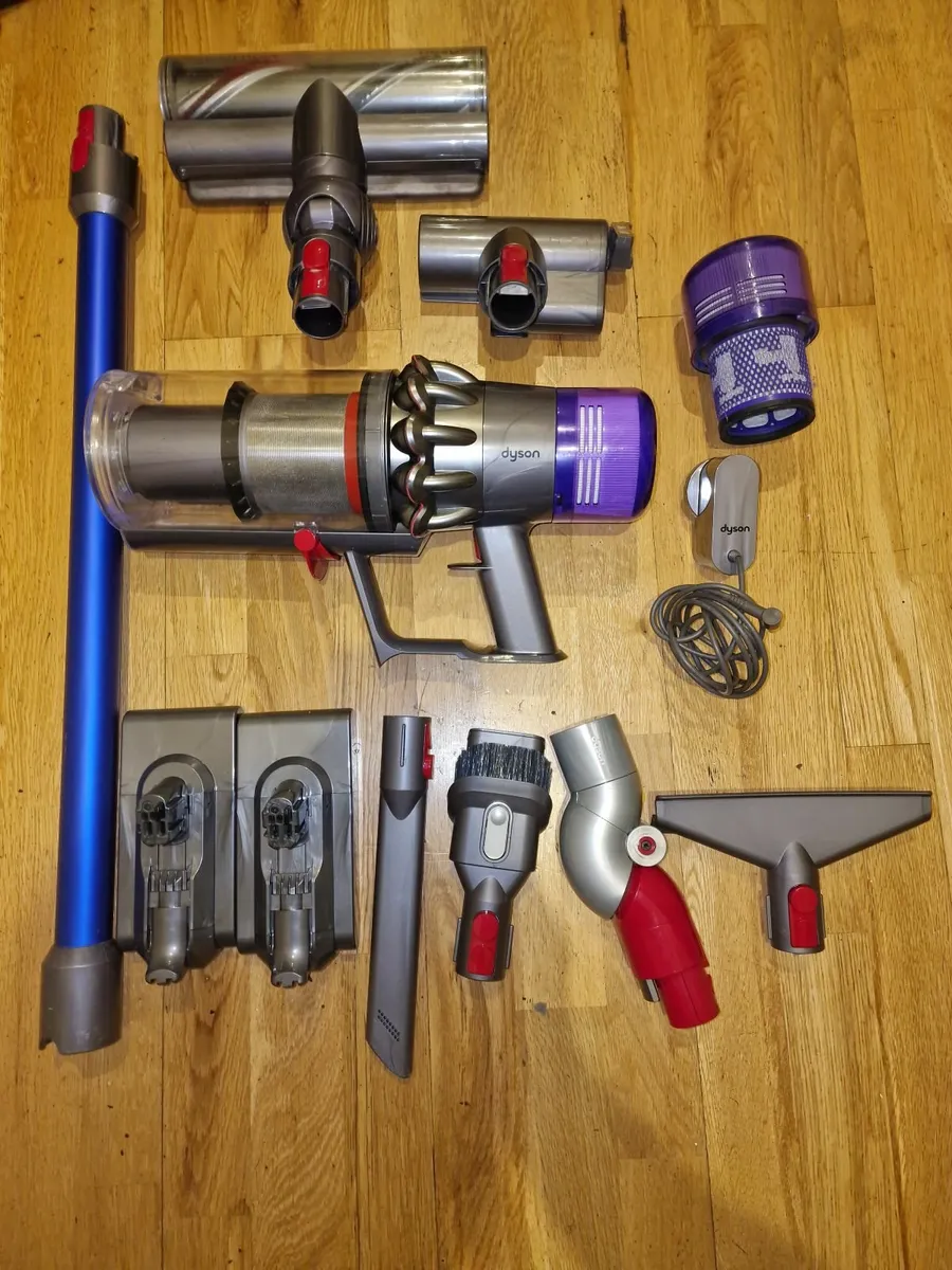 Dyson V11 Click in +2 batterys - Image 1