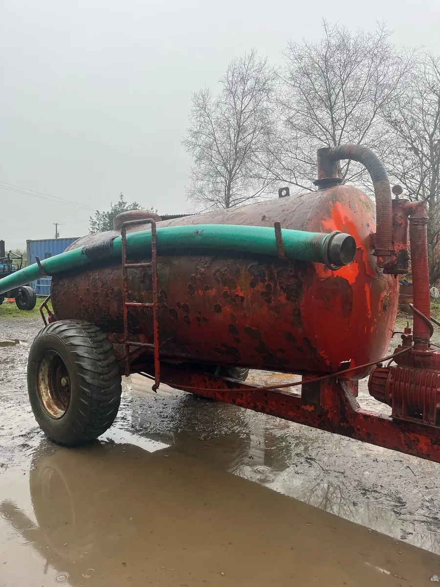 Abbey 1100 Gallon Tanker - Image 1