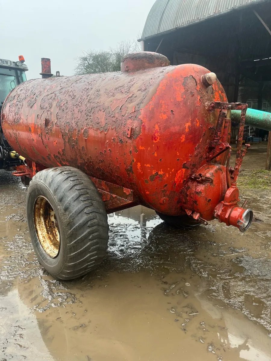 Abbey 1100 Gallon Tanker - Image 3