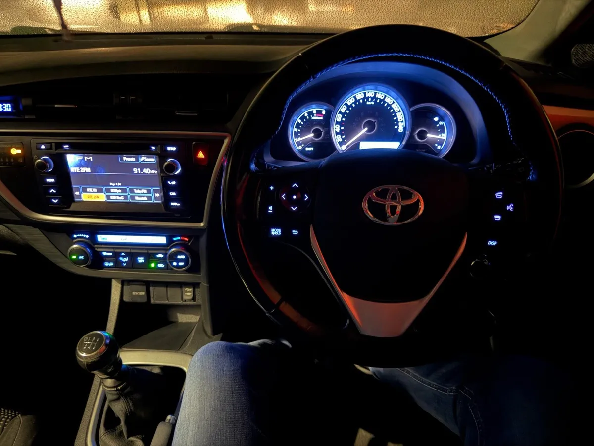 Toyota Auris Luna 2014 - LOW MILEAGE- 1.4D - Image 2
