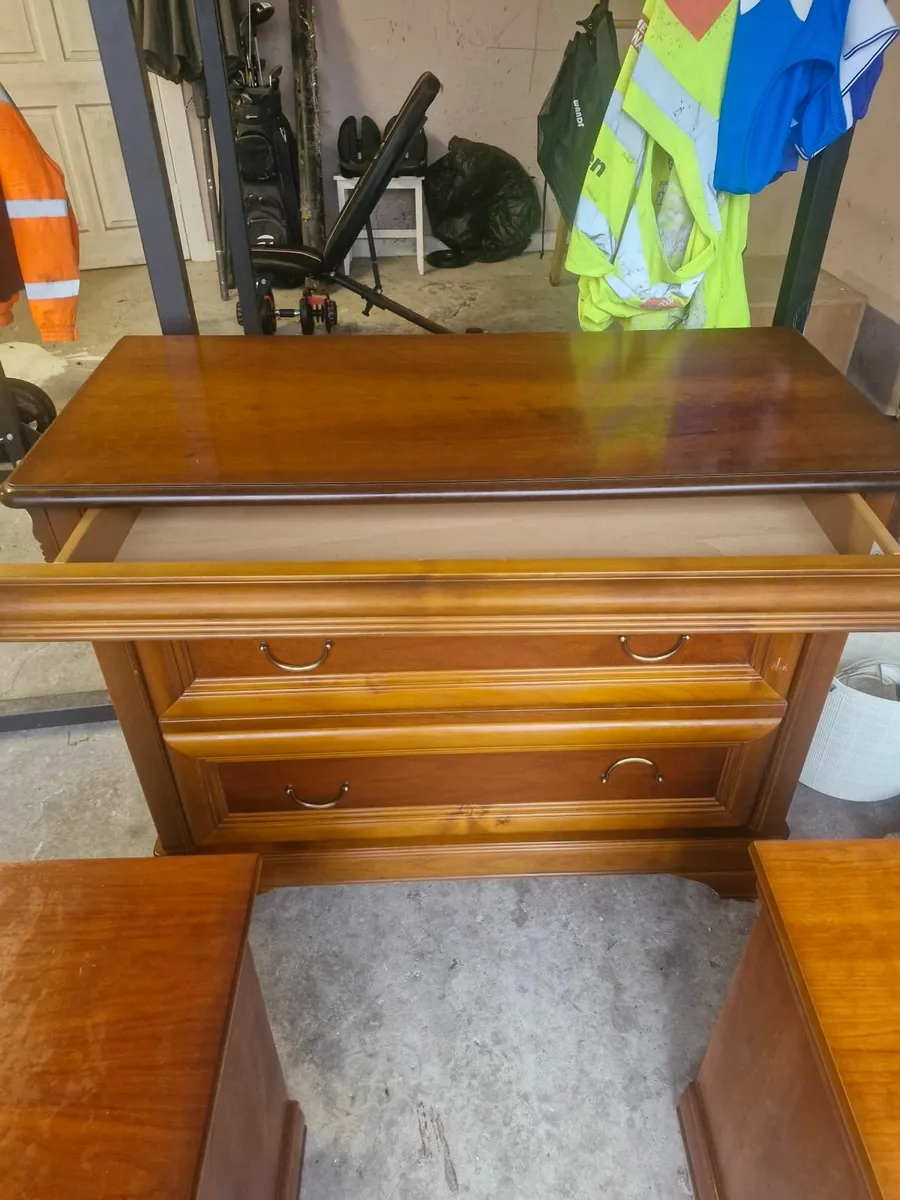 Dresser 2 side lockers - Image 1