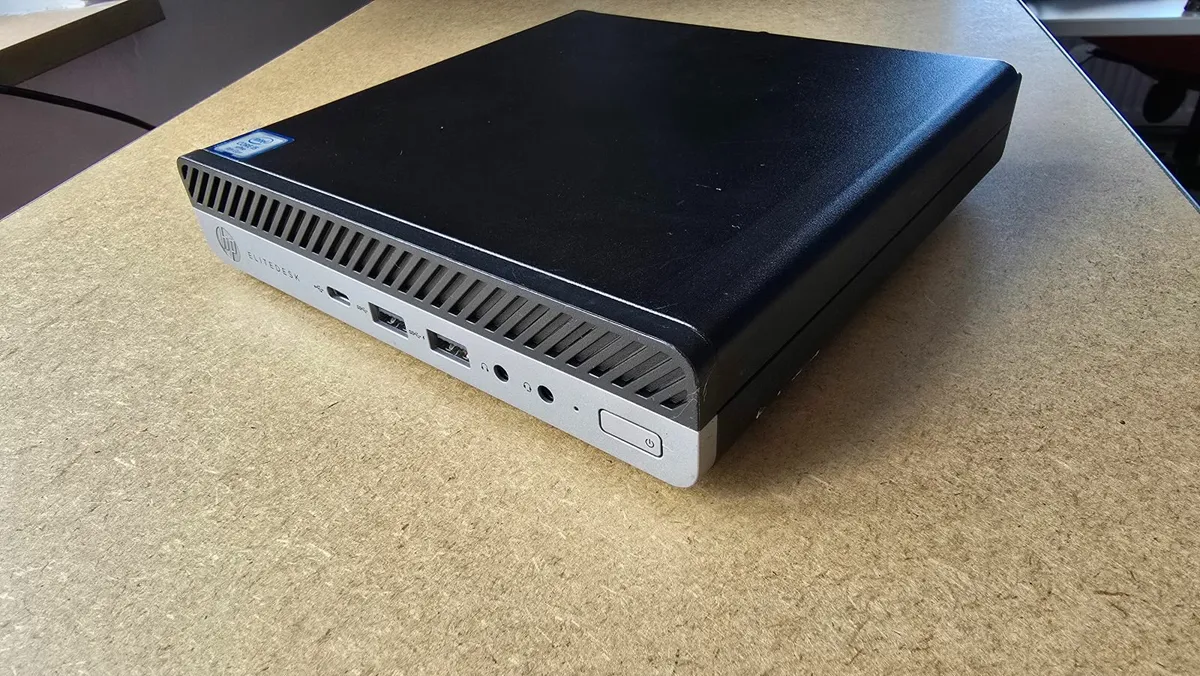 HP Microslim-i5-8GB RAM-250 SSD-W10 PRO - Image 1