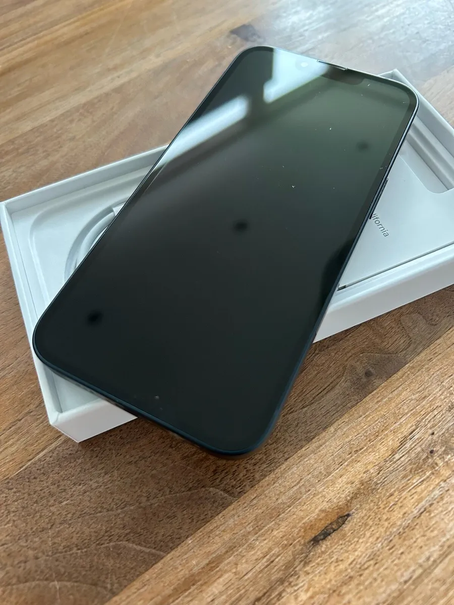 iPhone 13 - Image 3
