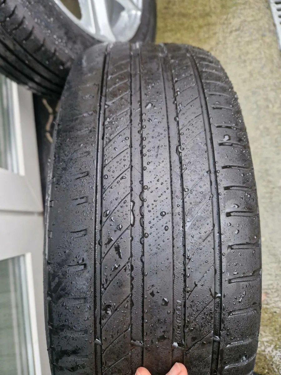 16 inch Ford  Wheels with Tyres - Image 4