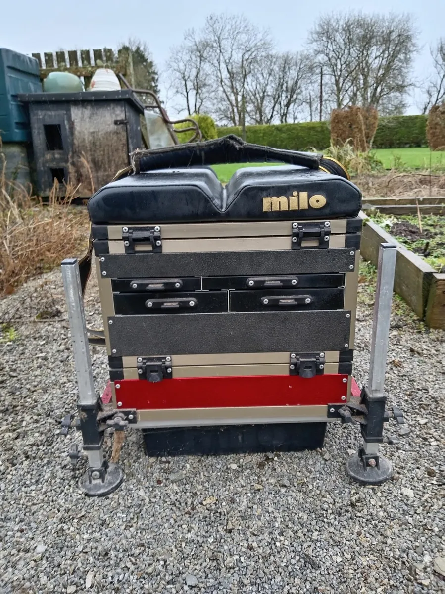 Assorted fishing tackle - Image 1