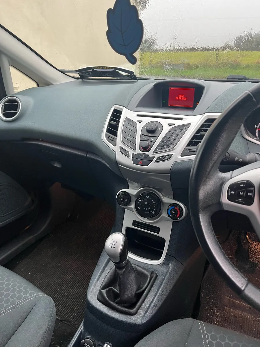 1.6D Ford Fiesta Zetec - Image 3