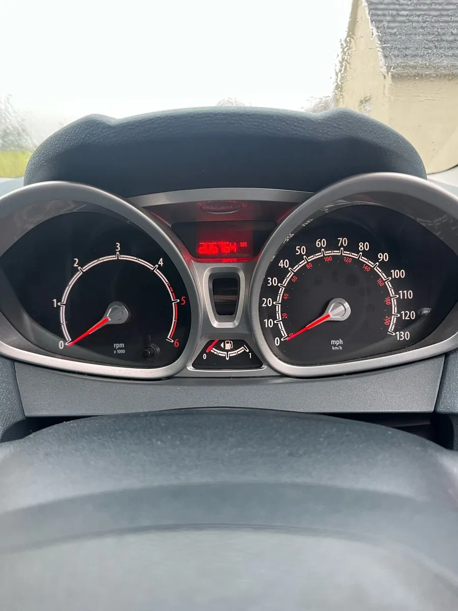 1.6D Ford Fiesta Zetec - Image 4