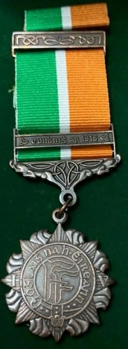 Irish  military  medal  Oglaigh na hEireann - Image 1