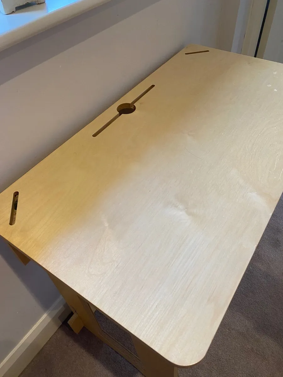 Desk easy to fold away - Image 1