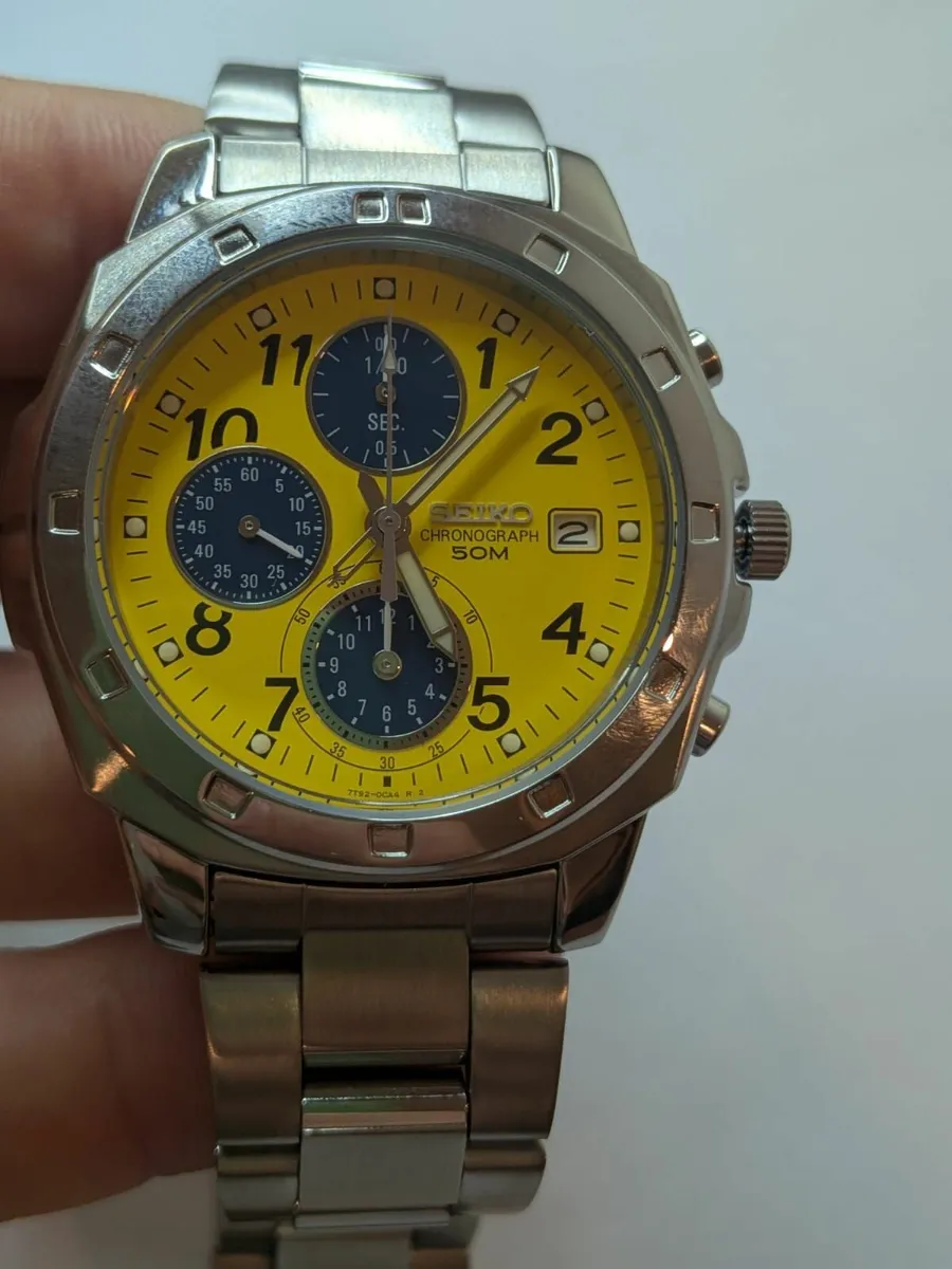 Seiko Chronograph Rare Yellow and Blue - Image 2