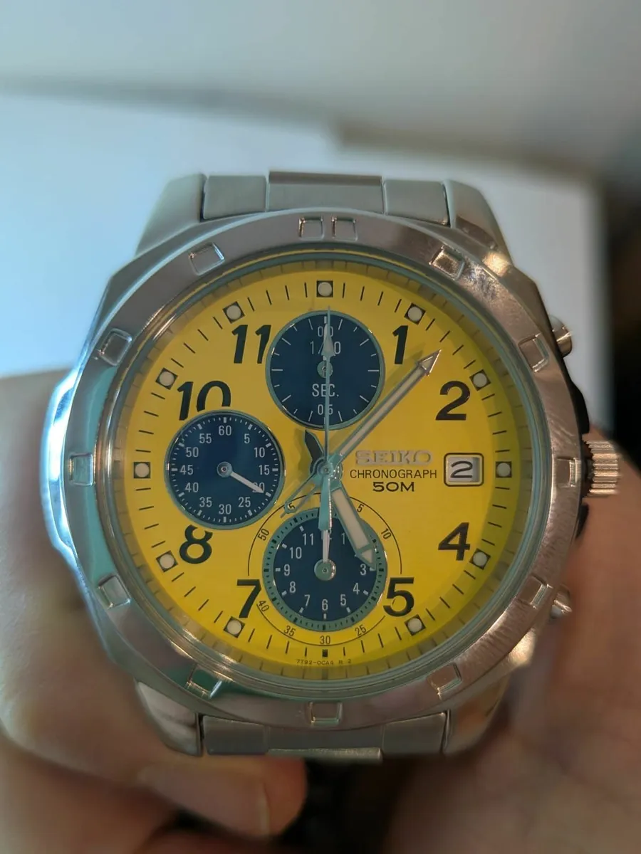 Seiko Chronograph Rare Yellow and Blue - Image 3