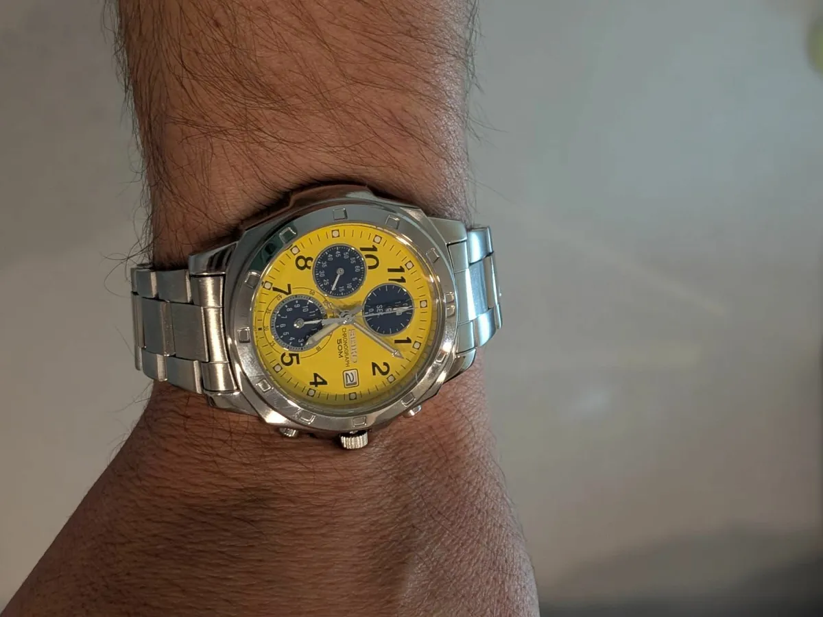 Seiko Chronograph Rare Yellow and Blue - Image 4