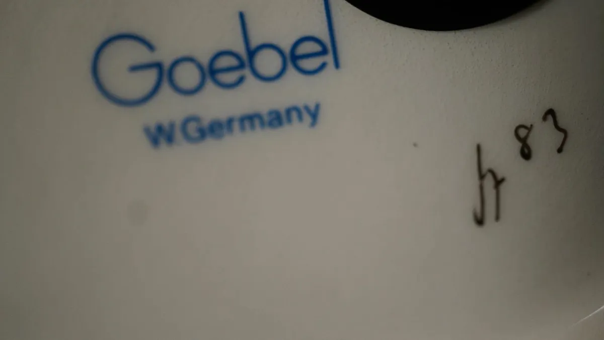 Hummel Figurine - Image 3