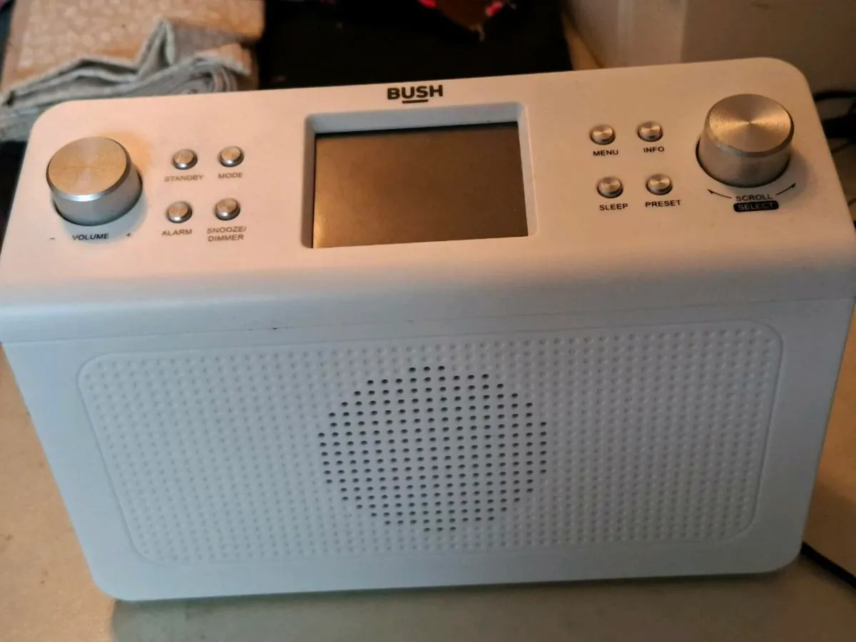 BUSH UNDER-COUNTER FM/DAB RADIO - Image 2
