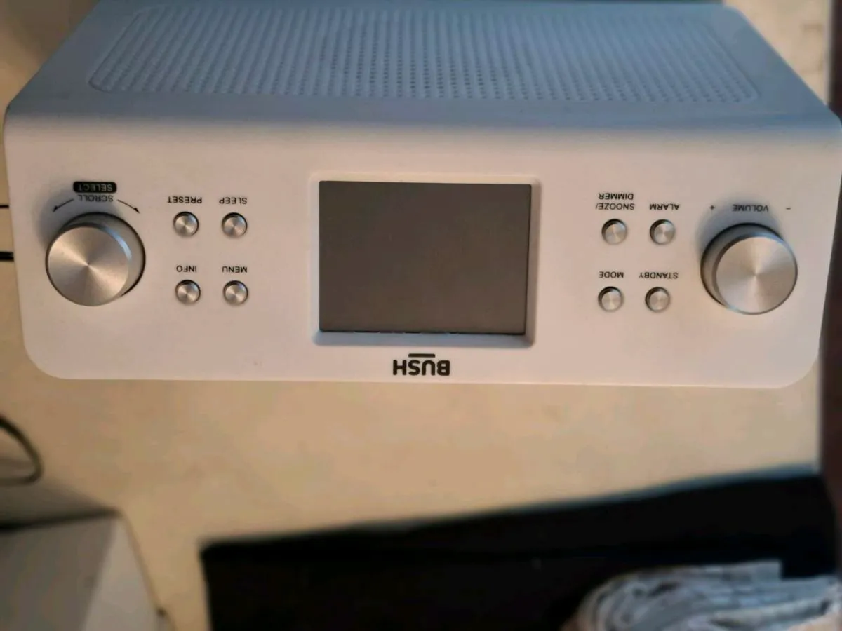 BUSH UNDER-COUNTER FM/DAB RADIO - Image 3