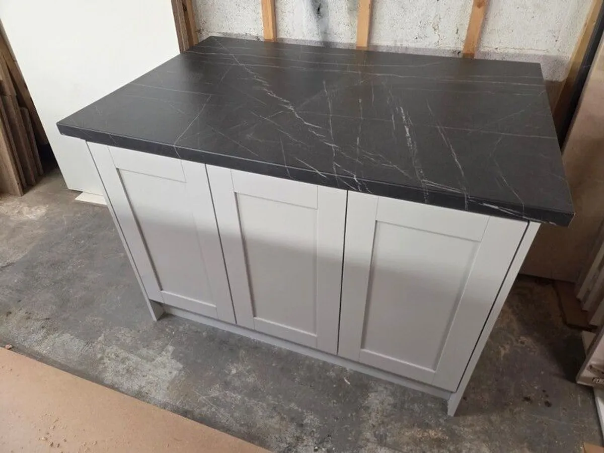 Kitchen Island - Image 1