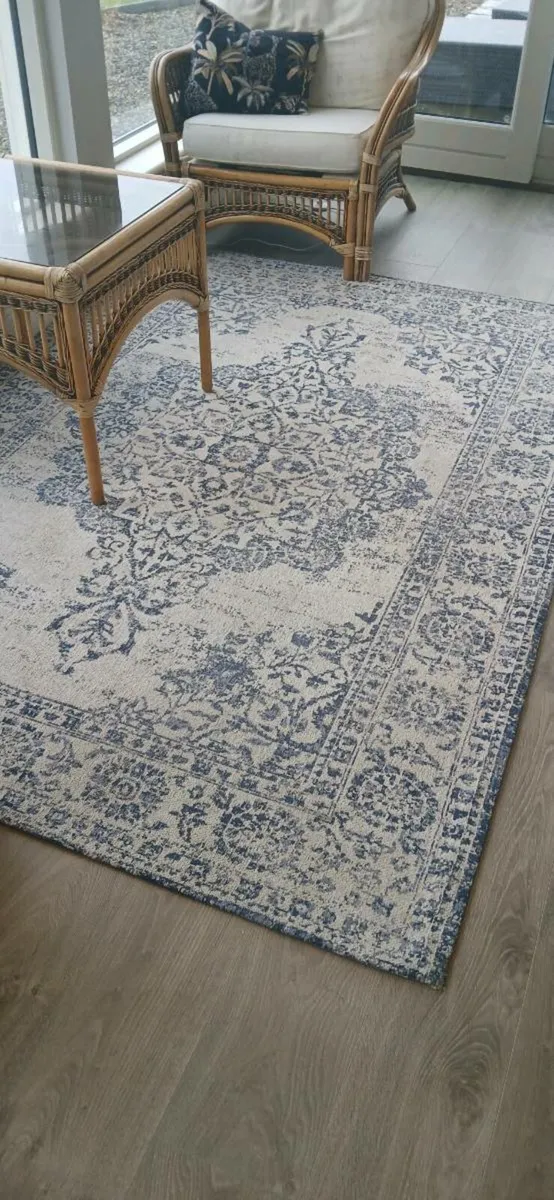 Large rug - Image 1