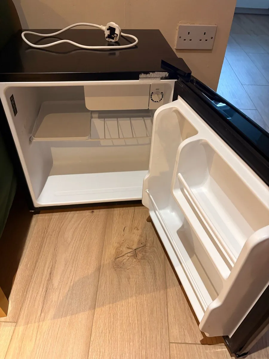 Russell Hobbs minifridge - Image 3