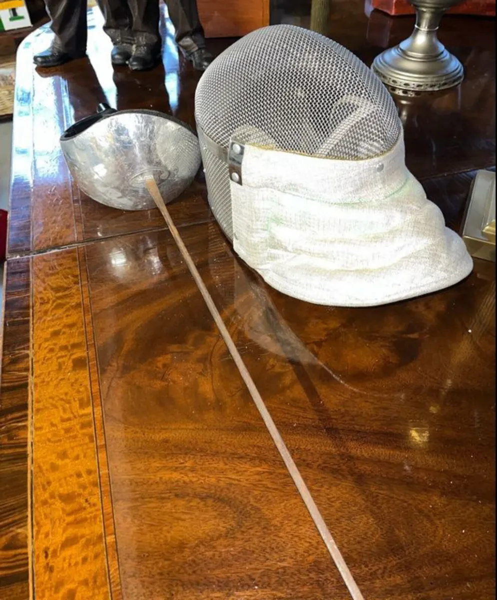 Leon Paul fencing sword and mask - Image 2