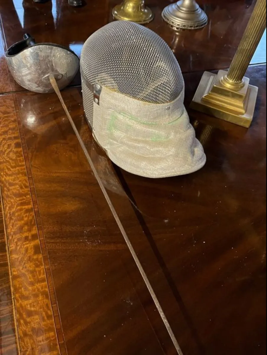 Leon Paul fencing sword and mask - Image 3