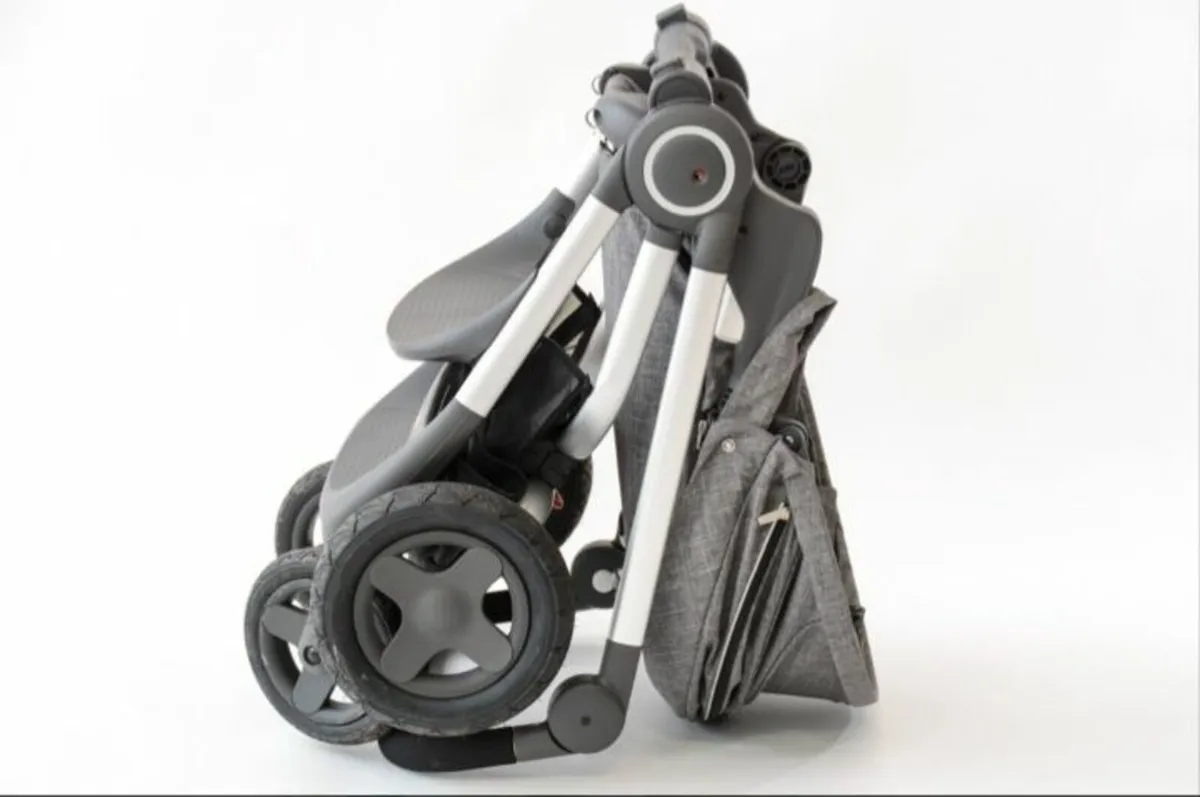 Stokke Scoot Buggy with 2 maxi cosi cabrio  fix - Image 1