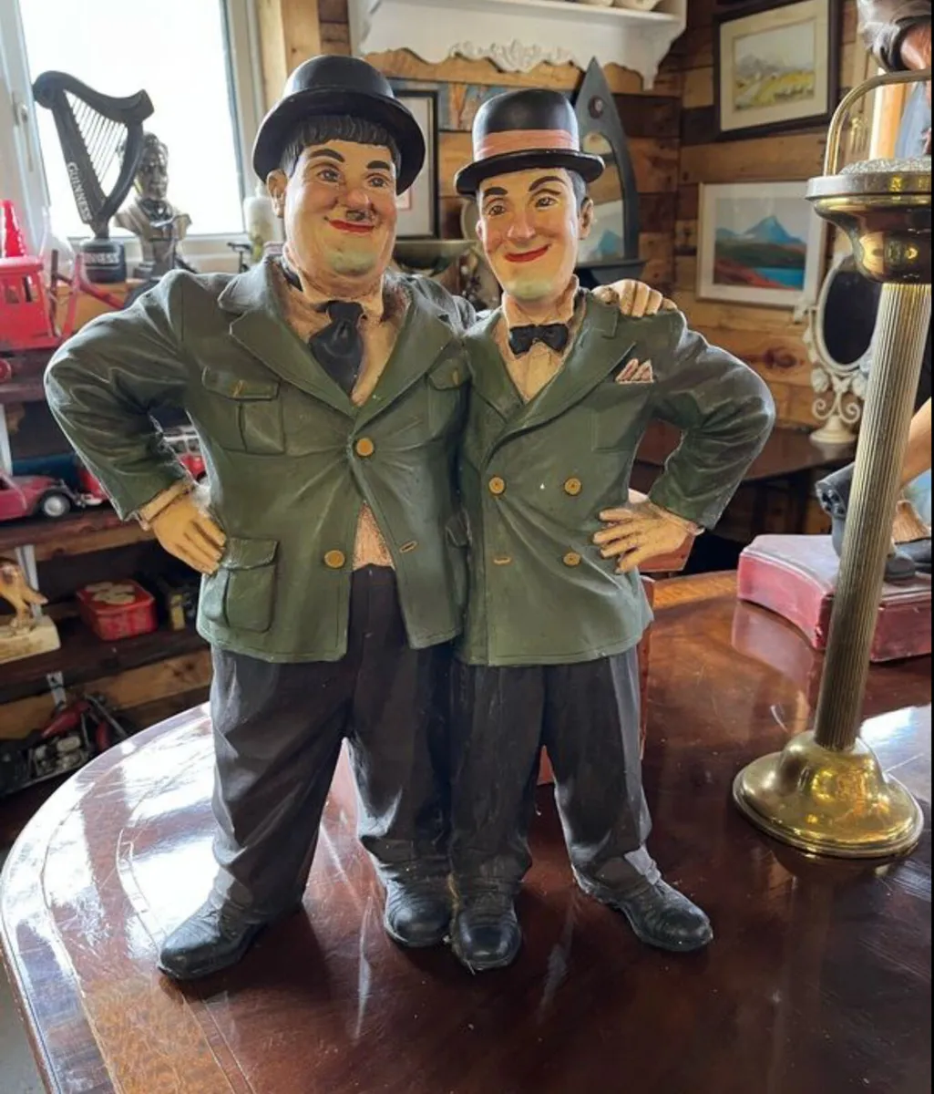1995 Laurel and Hardy statue - Image 1