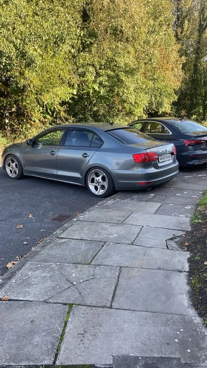 Volkswagen Jetta 2014 - Image 2