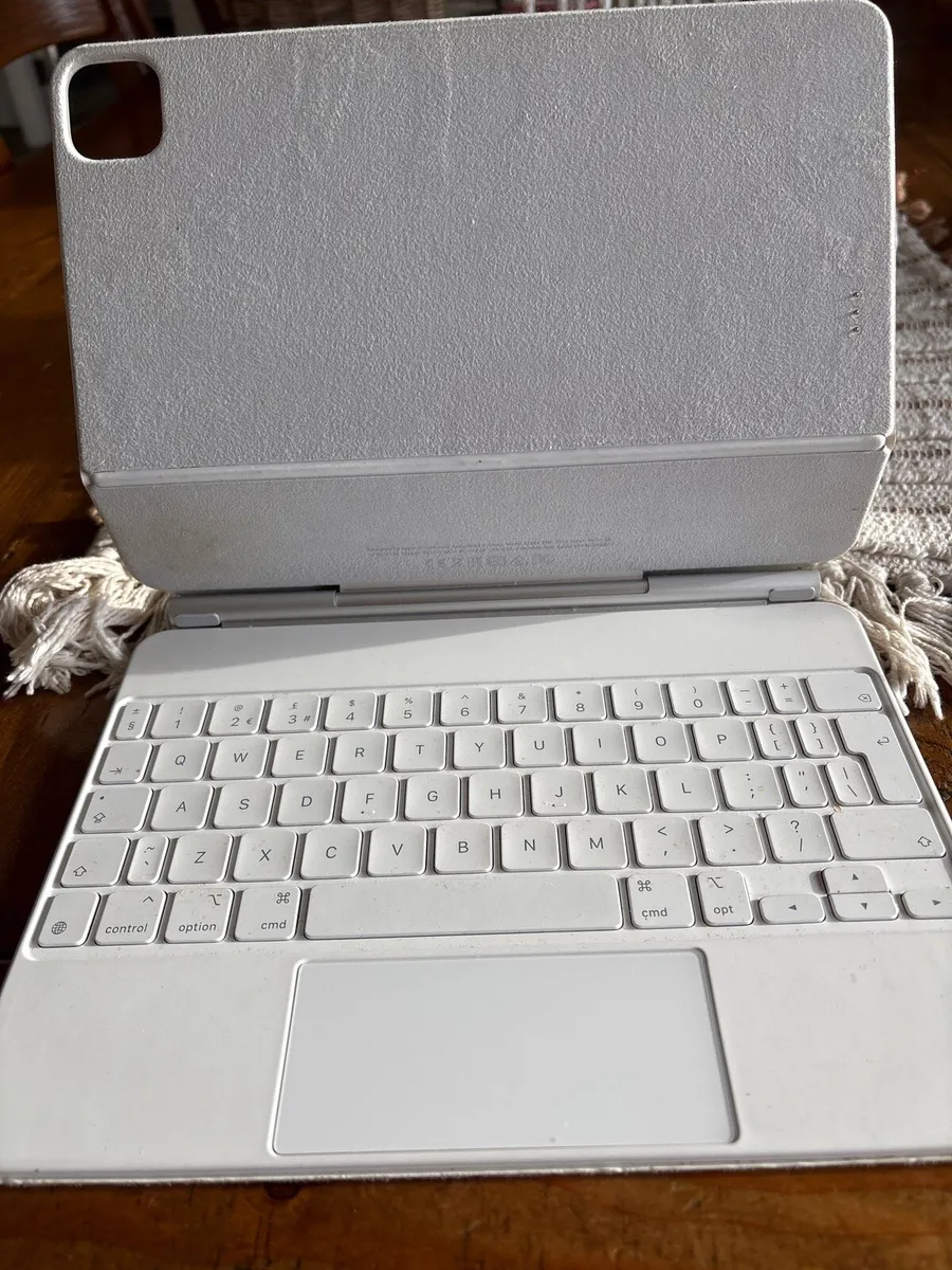 Apple Magic Keyboard for 11 inch  iPad Pro and air - Image 1