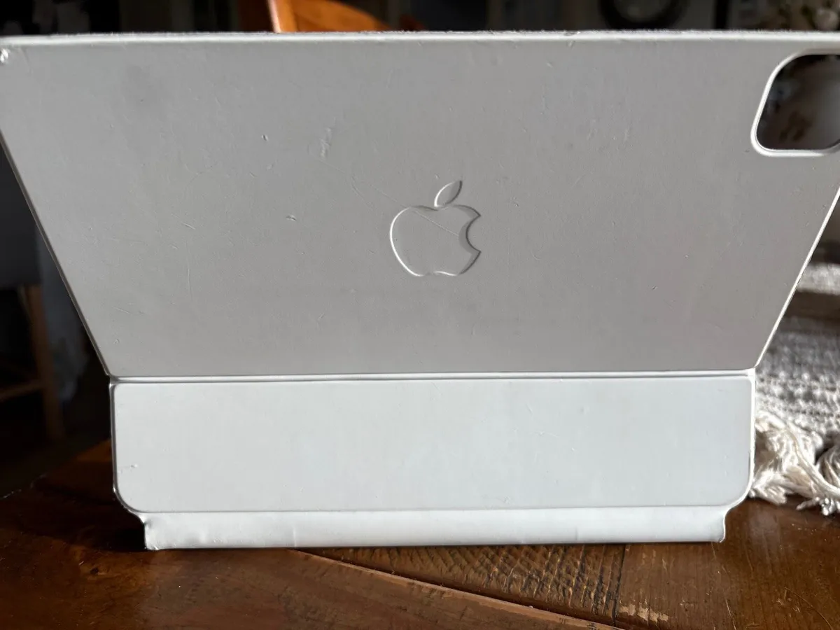 Apple Magic Keyboard for 11 inch  iPad Pro and air - Image 2