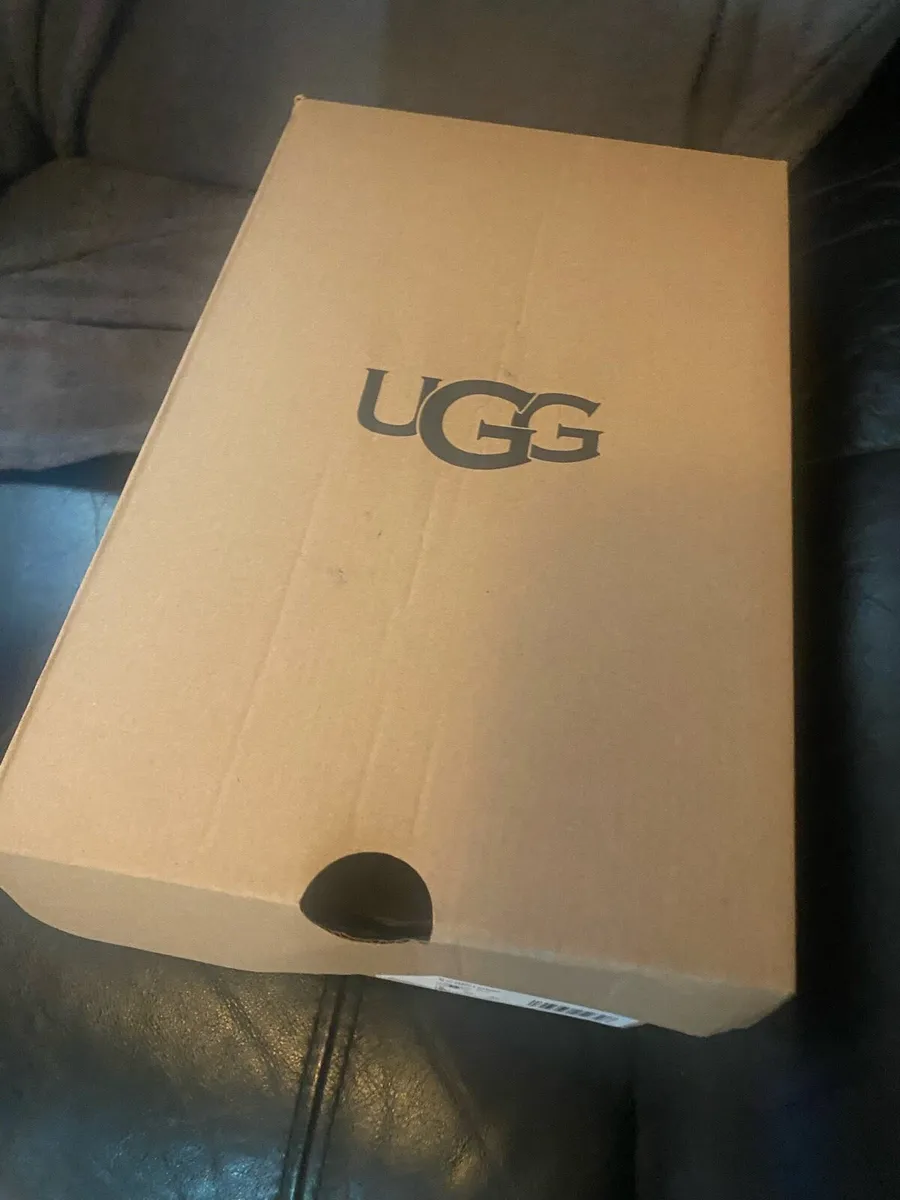UGG slip on shoe - Image 4