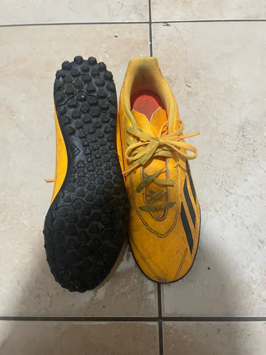 Football boots - Image 1