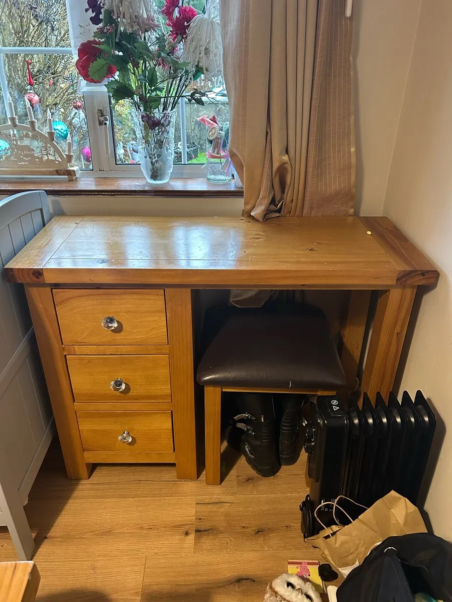 Wooden desk - Image 2