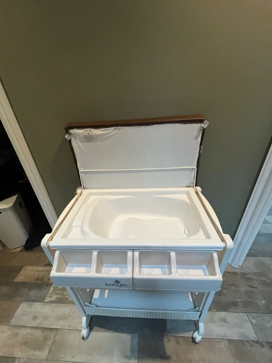 Baby monitor and changing table - Image 2