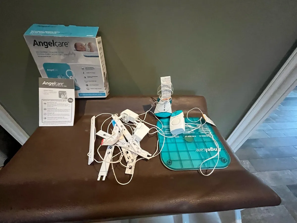 Baby monitor and changing table - Image 4