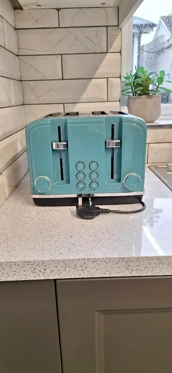 Haden 4 slot toaster - Image 1