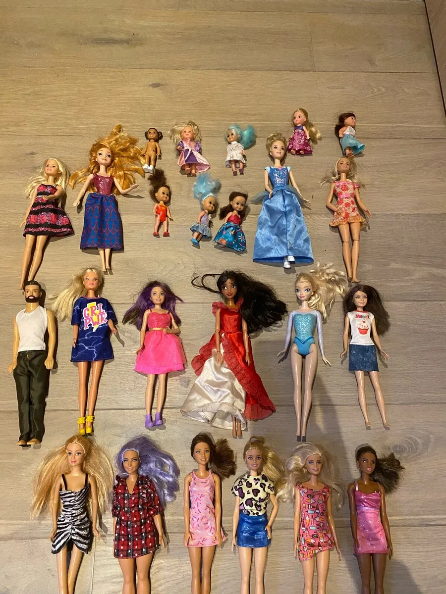 24 barbies with outfits