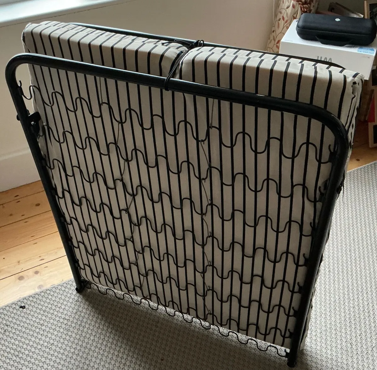 Fold up bed - Image 1