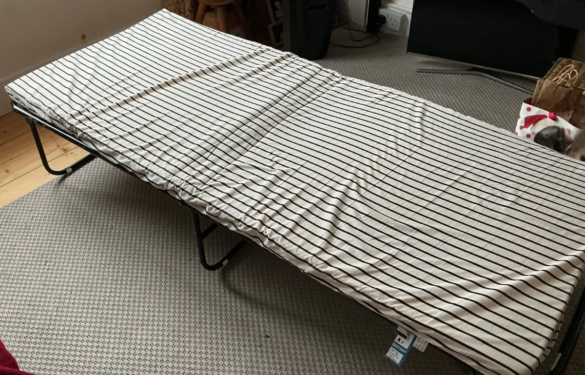 Fold up bed - Image 2