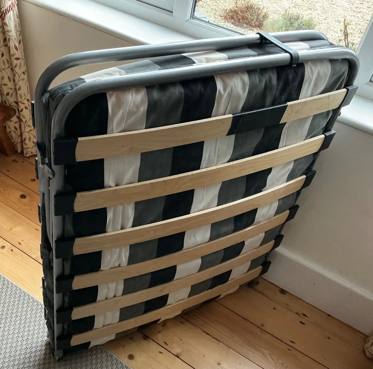 Fold out bed - Image 1