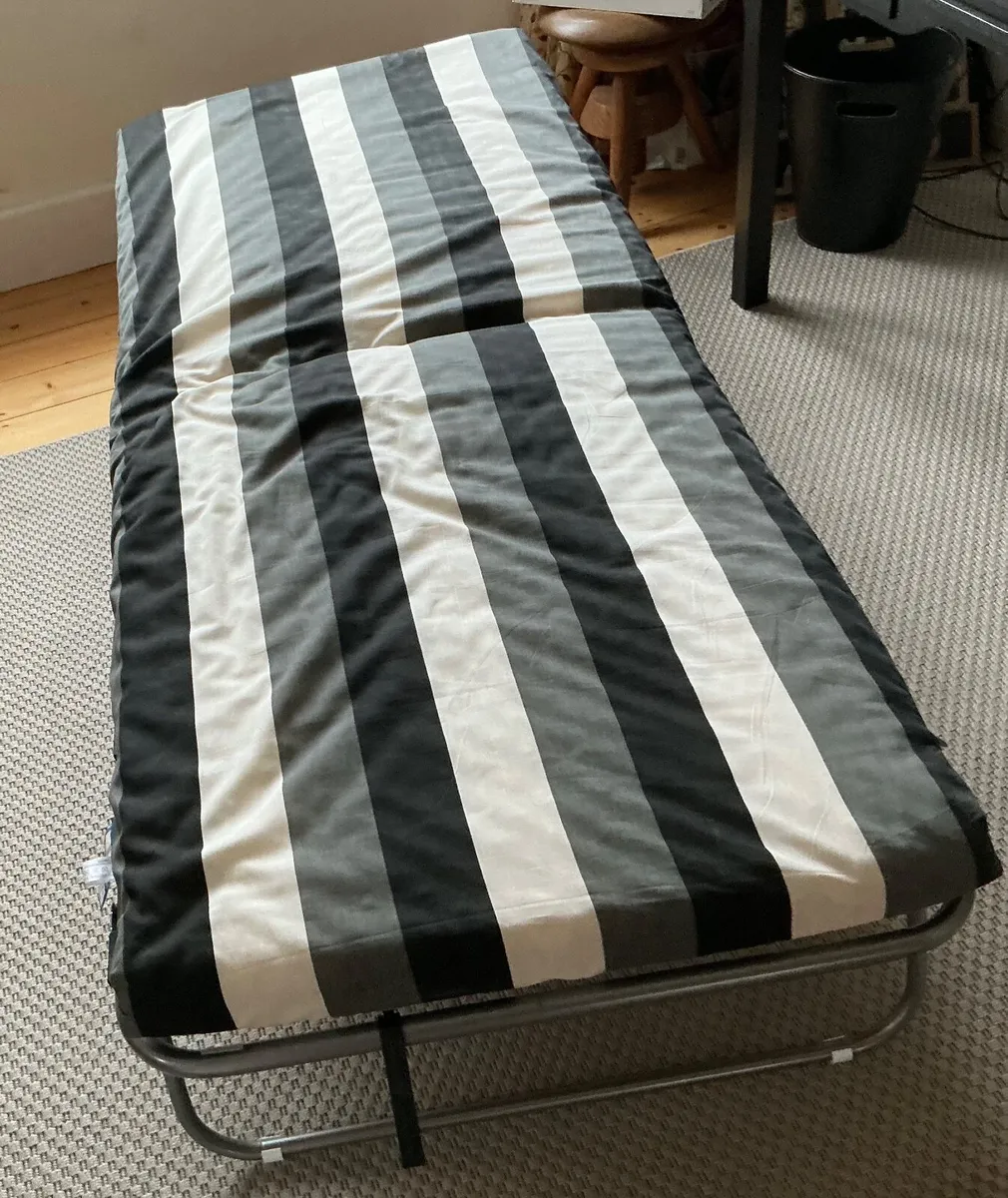 Fold out bed - Image 2
