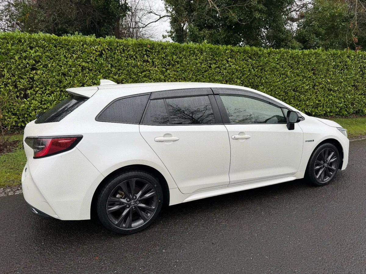 Toyota Corolla Touring Sports Hybrid WXB Top Spec - Image 4