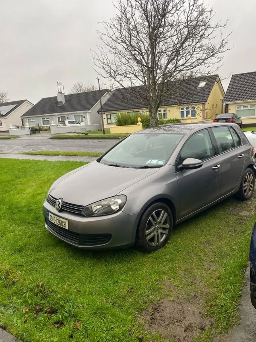2009 Volkswagen Golf - Image 2